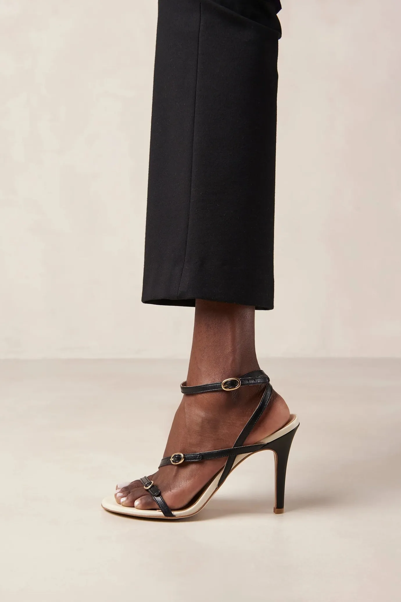 Hansen & Gretel Alohas Alyssa Sandals Black/Cream Discount