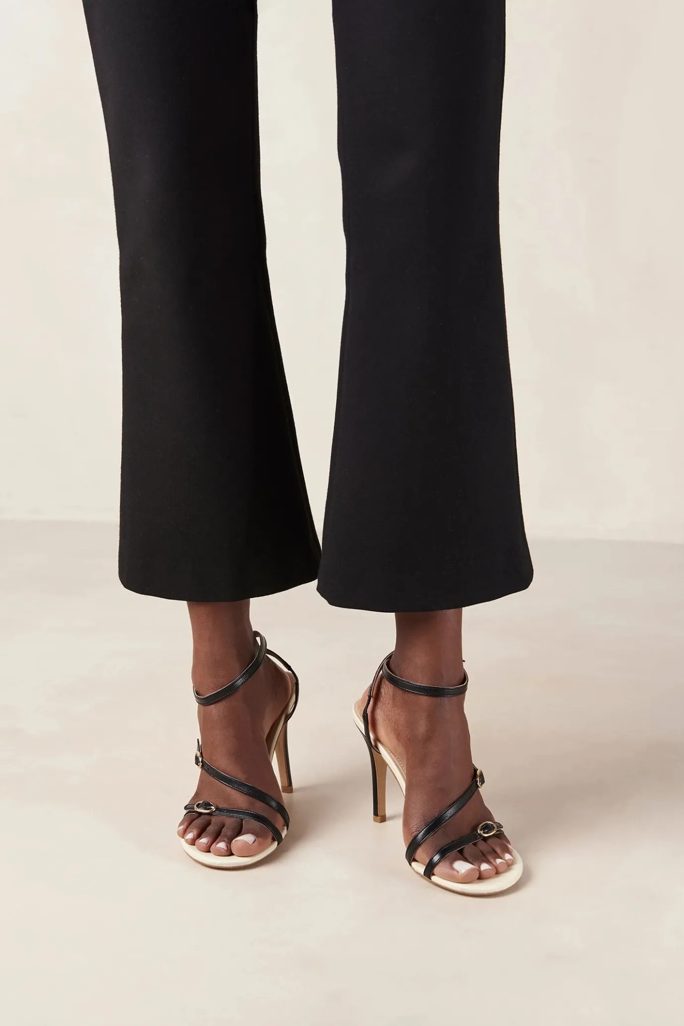 Hansen & Gretel Alohas Alyssa Sandals Black/Cream Discount