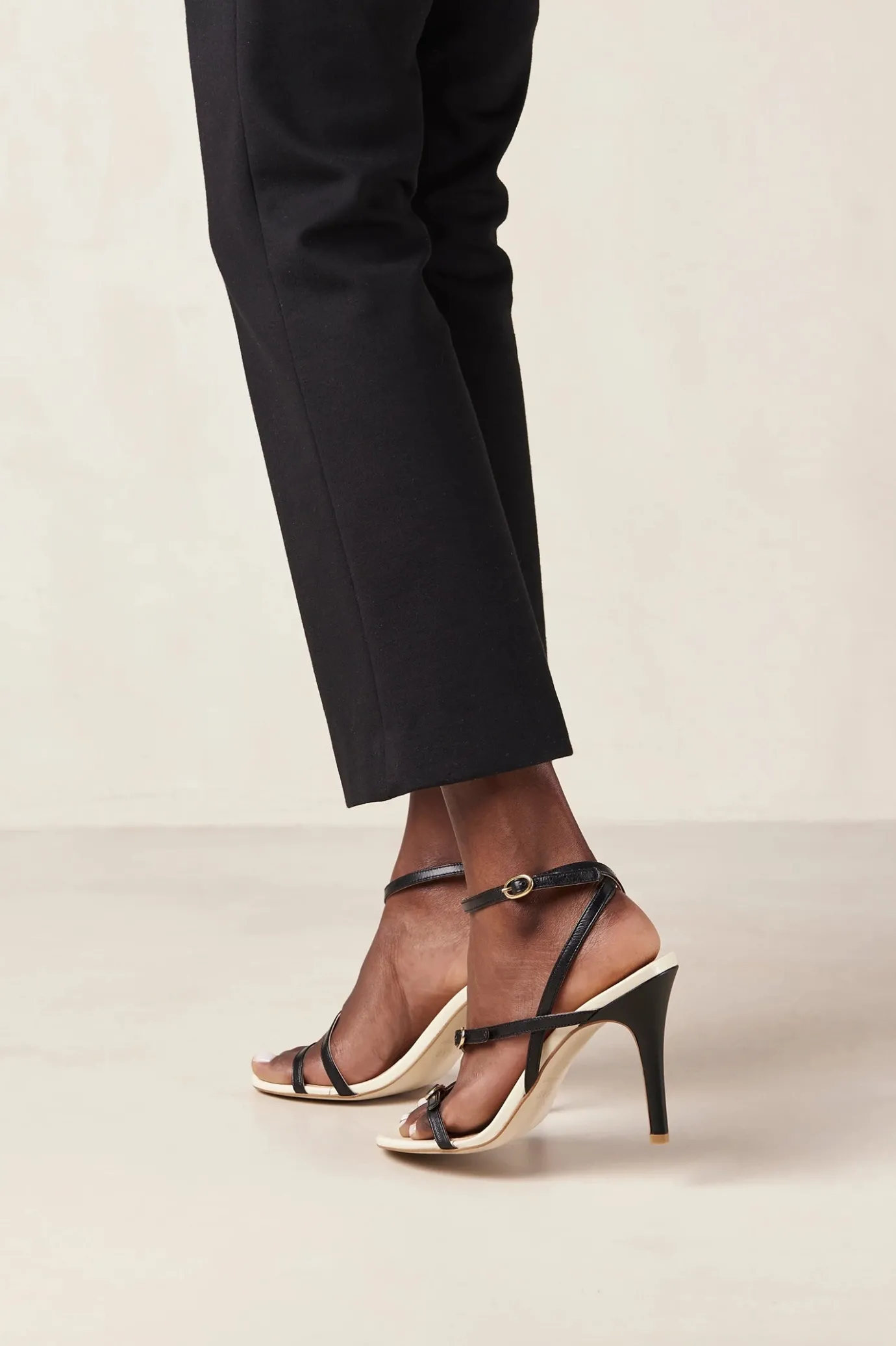 Hansen & Gretel Alohas Alyssa Sandals Black/Cream Discount