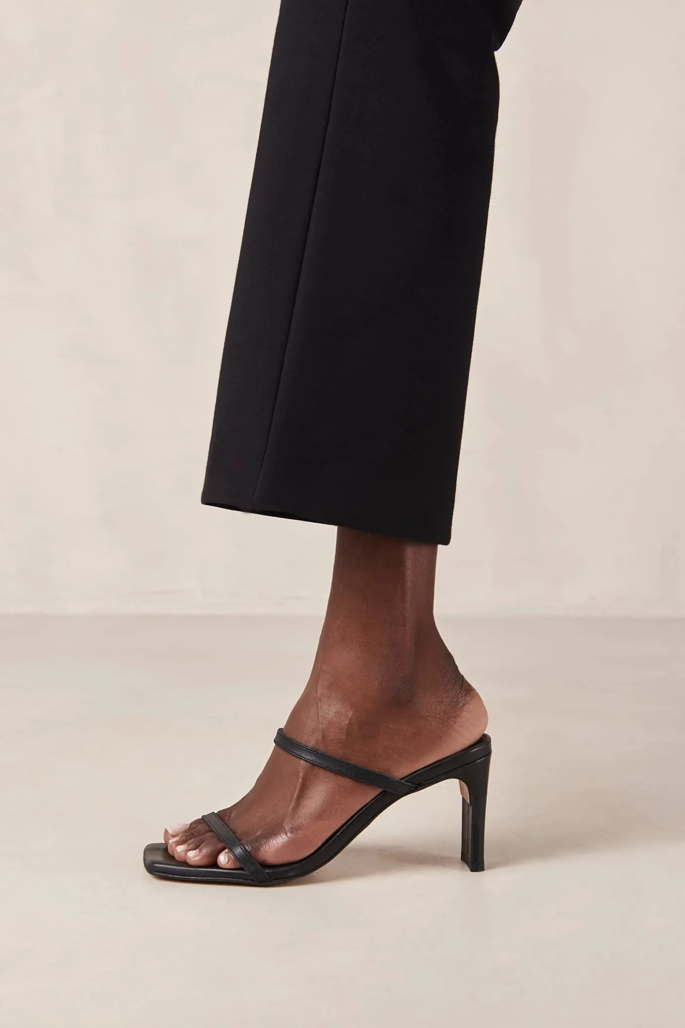 Hansen & Gretel Alohas Cannes Heel Black Flash Sale