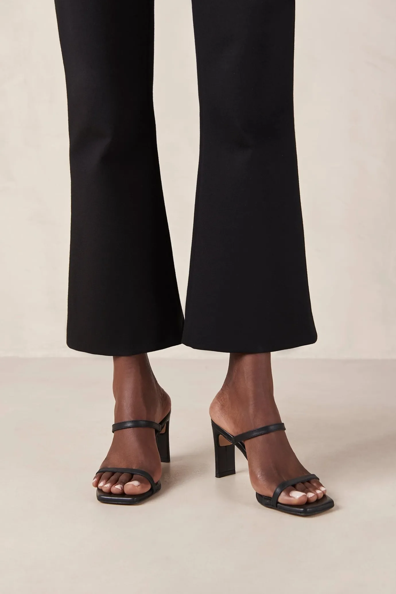 Hansen & Gretel Alohas Cannes Heel Black Flash Sale