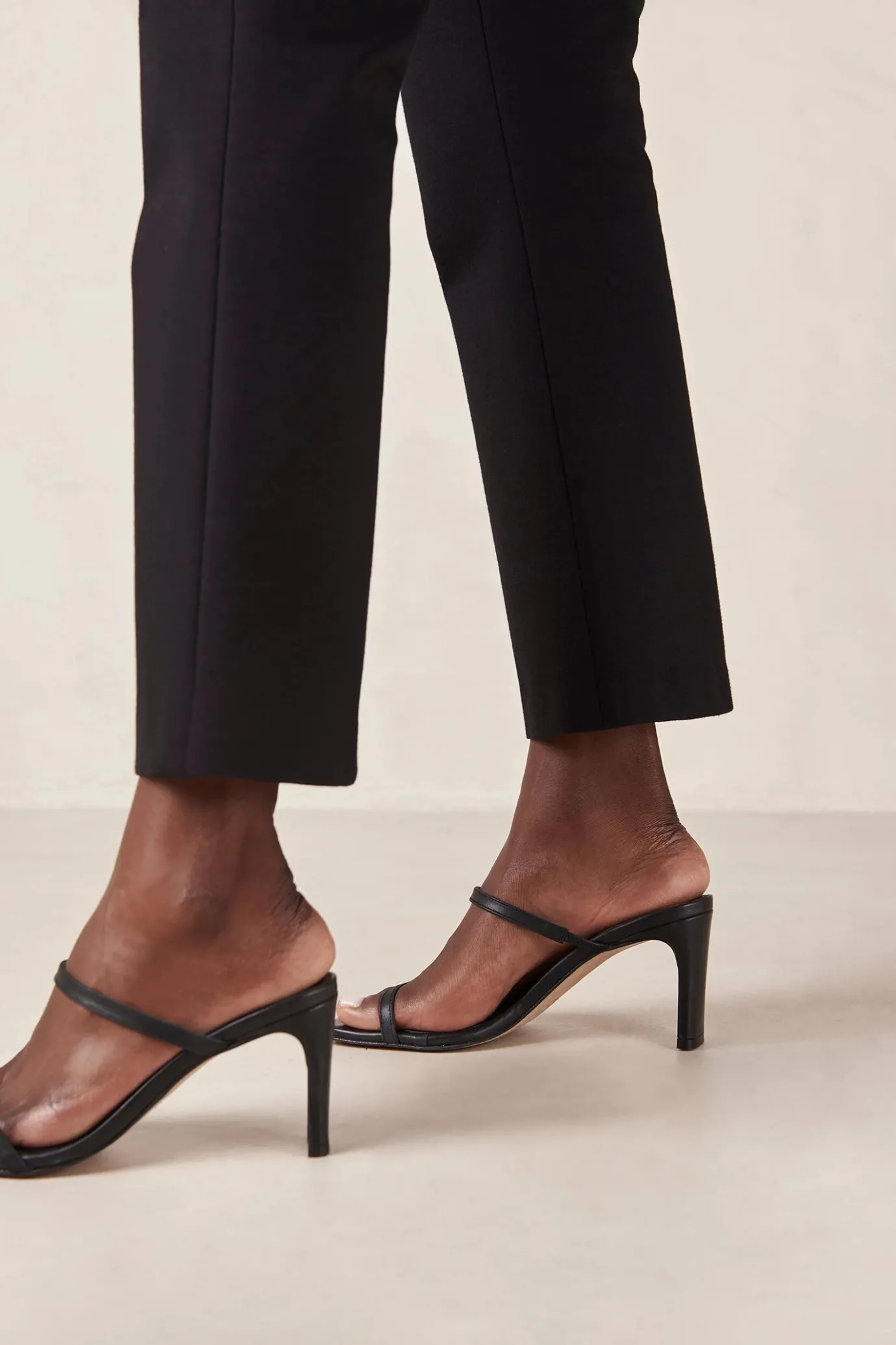 Hansen & Gretel Alohas Cannes Heel Black Flash Sale