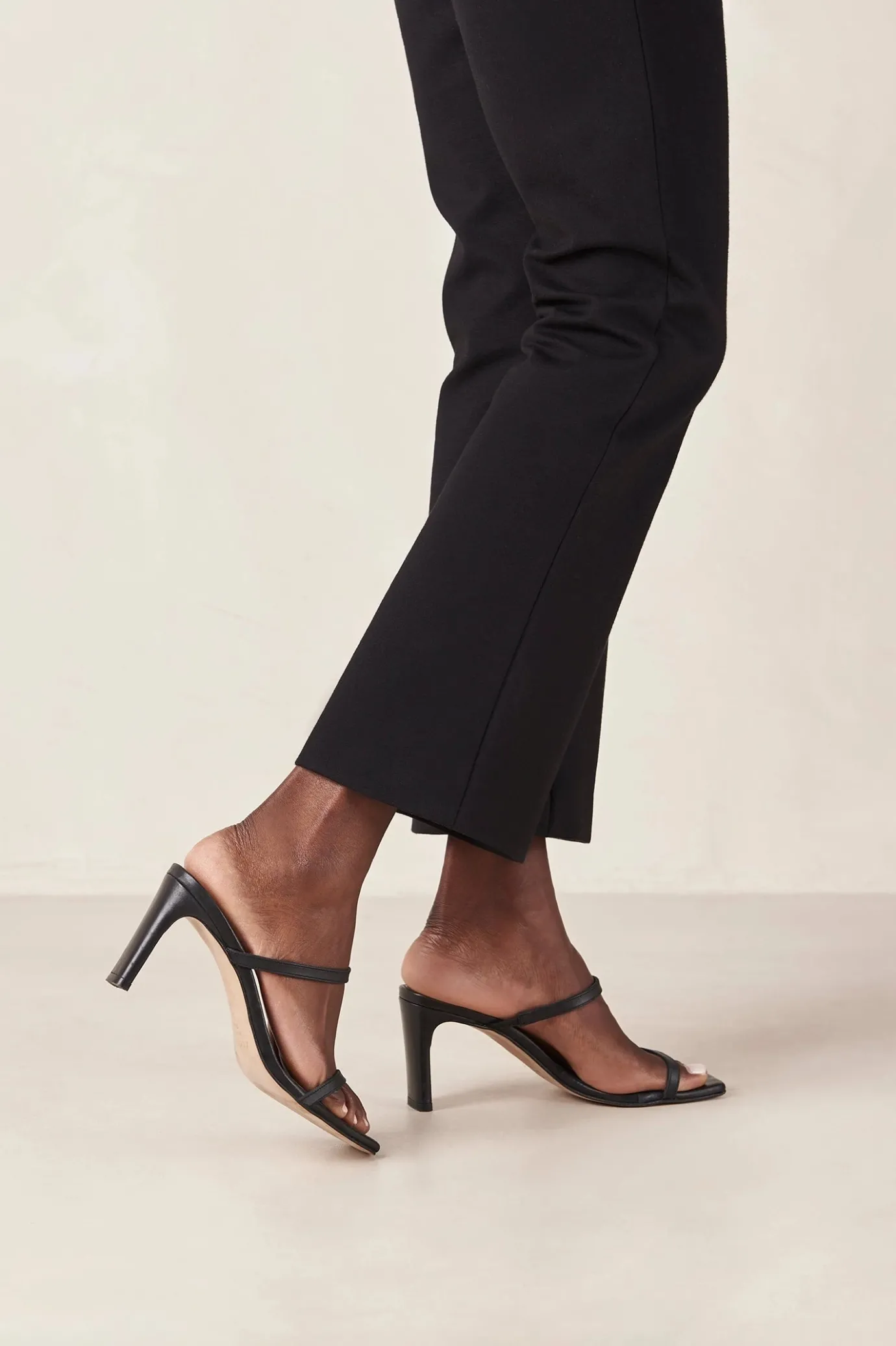 Hansen & Gretel Alohas Cannes Heel Black Flash Sale