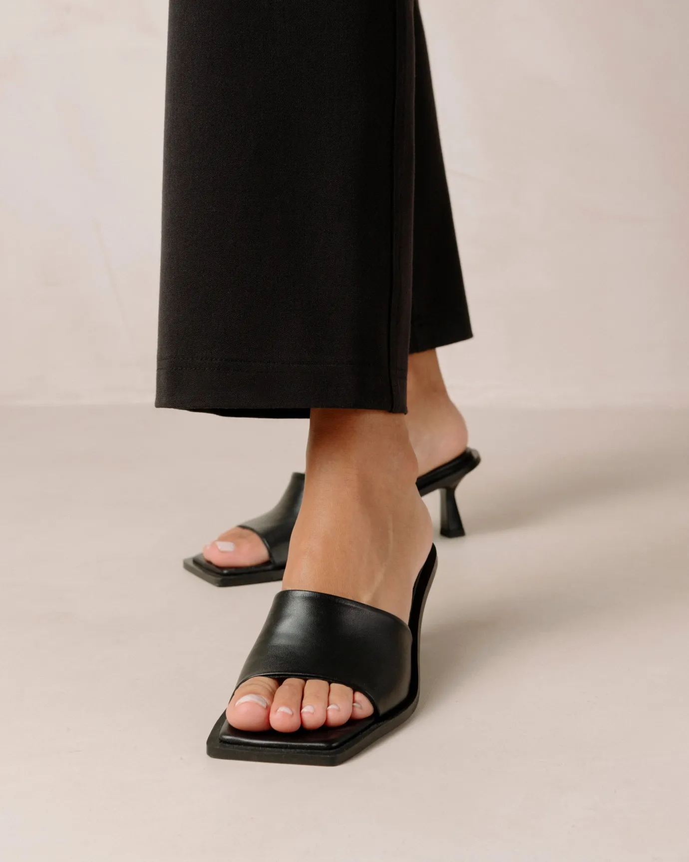 Hansen & Gretel Alohas Daphne Sandal Black Best Sale