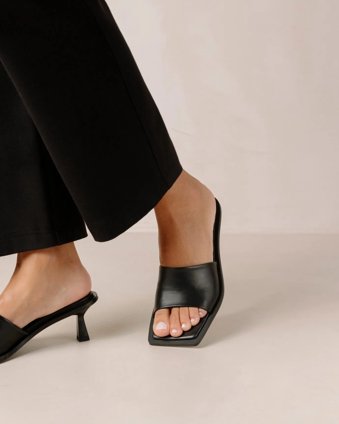 Hansen & Gretel Alohas Daphne Sandal Black Best Sale