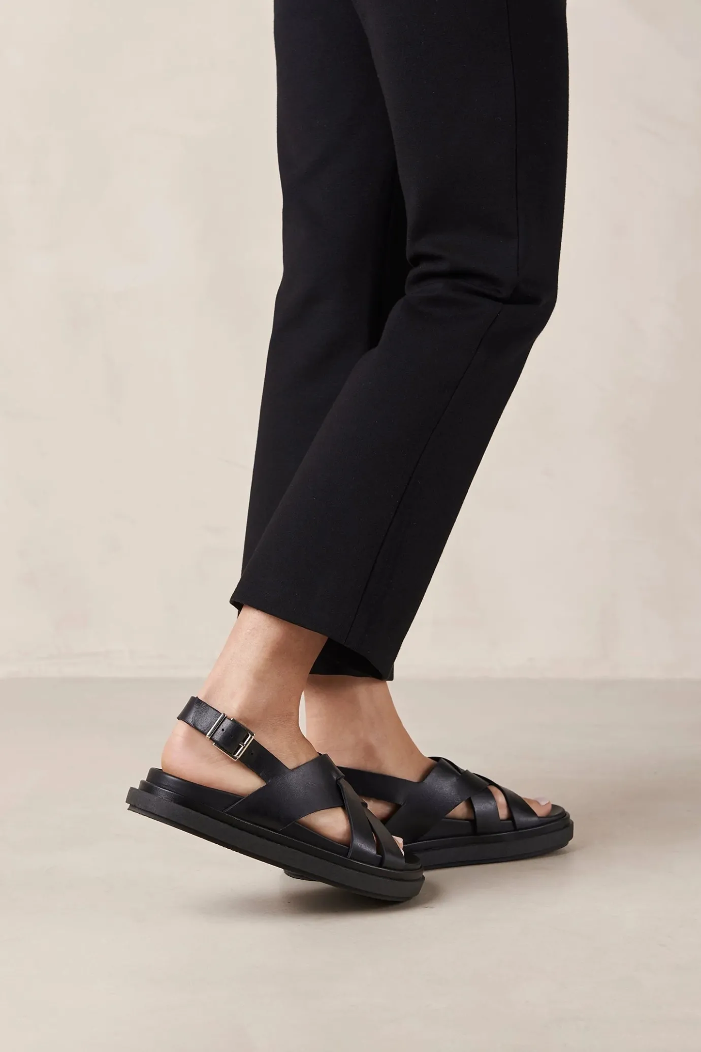 Hansen & Gretel Alohas Trunca Padded Sandal Black Sale