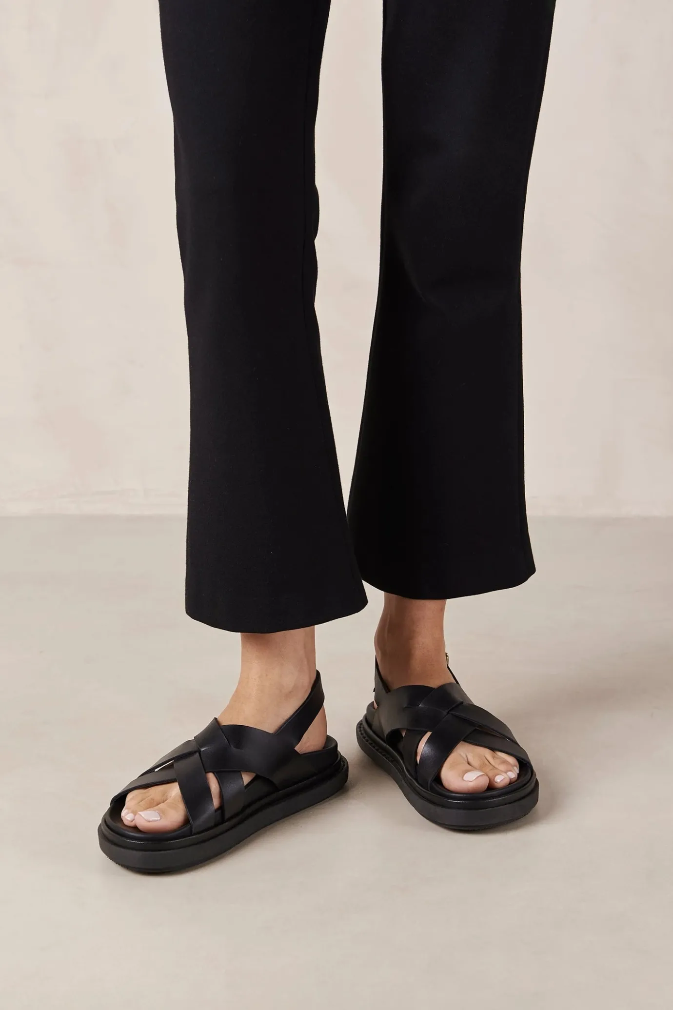 Hansen & Gretel Alohas Trunca Padded Sandal Black Sale