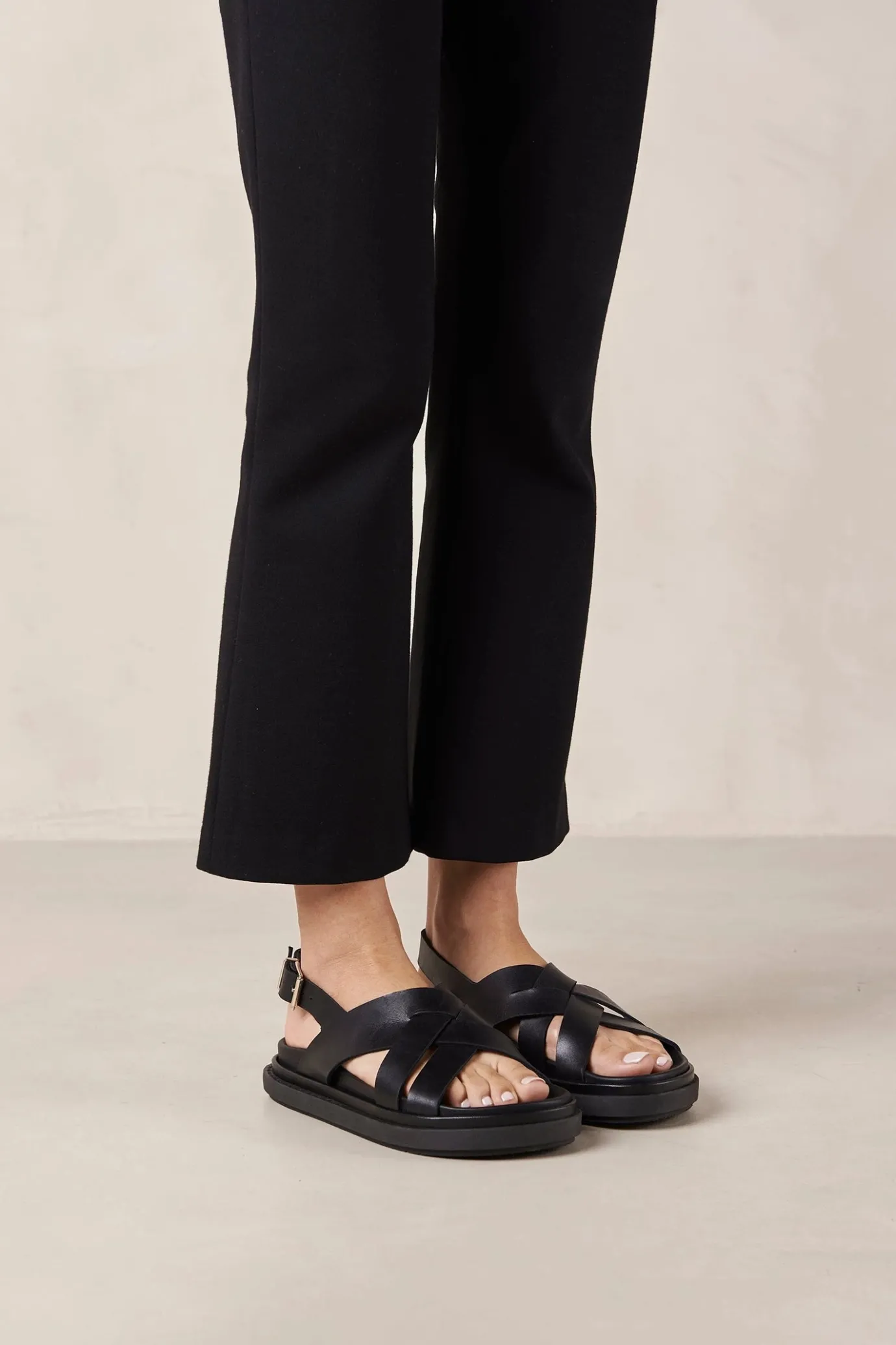 Hansen & Gretel Alohas Trunca Padded Sandal Black Sale