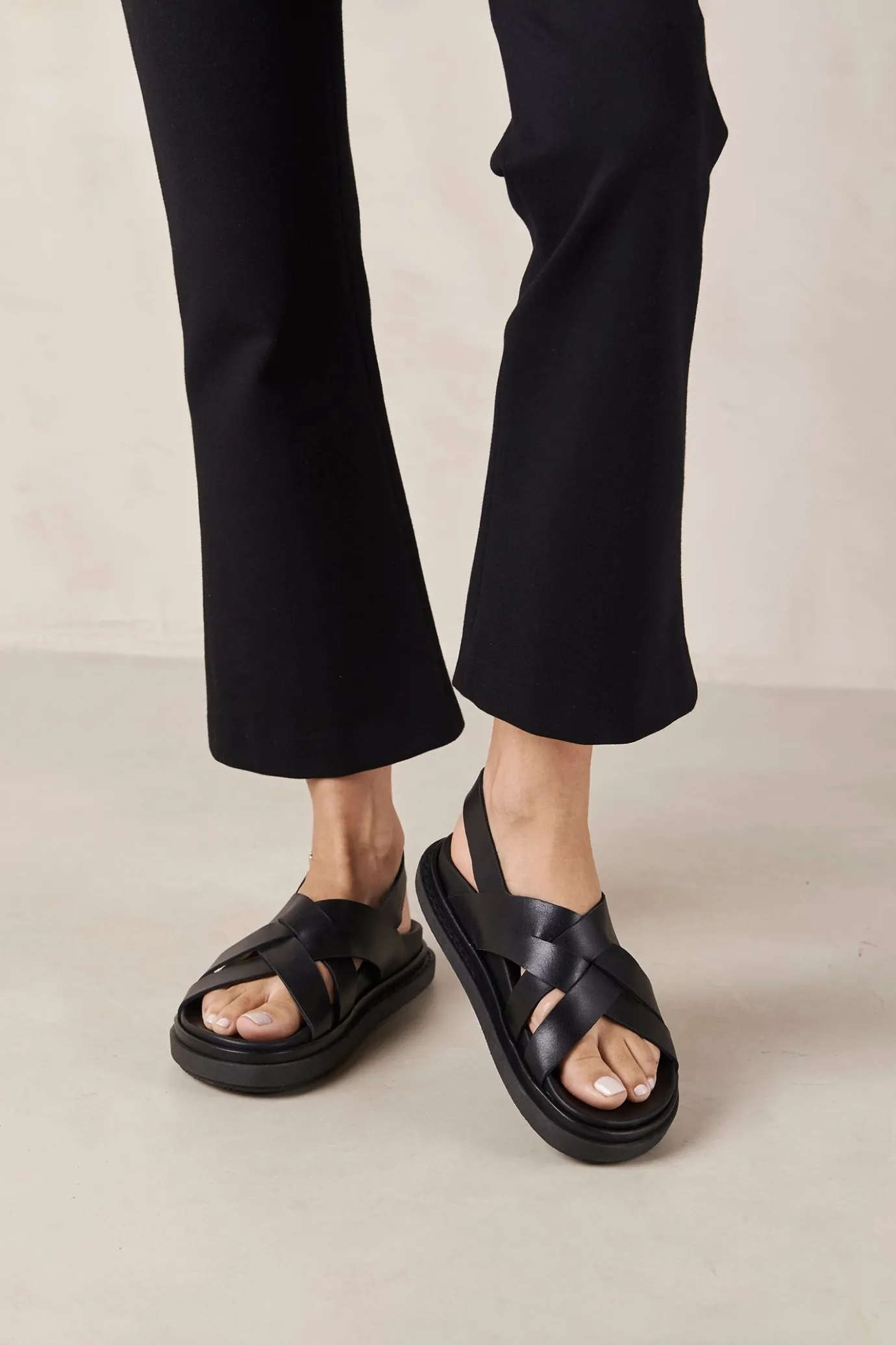 Hansen & Gretel Alohas Trunca Padded Sandal Black Sale