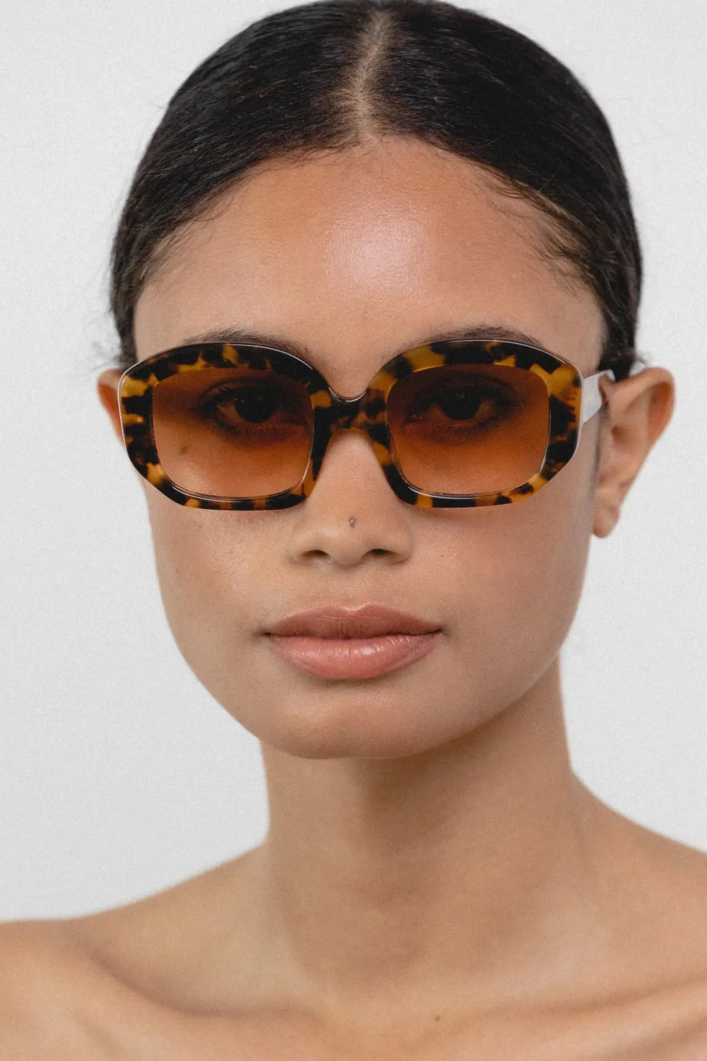 Hansen & Gretel Velvet Canyon Motel Musa Eco Tort Fashion